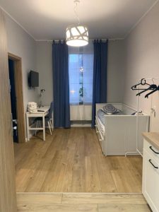 pokój rodzinny z łazienką sypialnia
